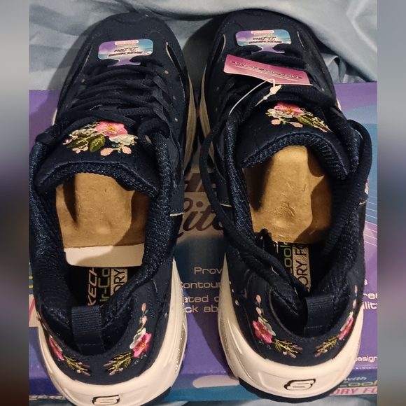 Sketchers Delights size 9 - Picture 2 of 5